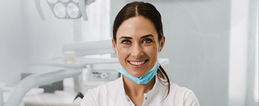 doutora especialista em implantodontia